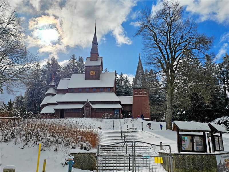 Hahnenklee punktet mit touristischen Highlights wie der Stabkirche. Foto: Sowa