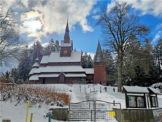 Hahnenklee punktet mit touristischen Highlights wie der Stabkirche. Foto: Sowa