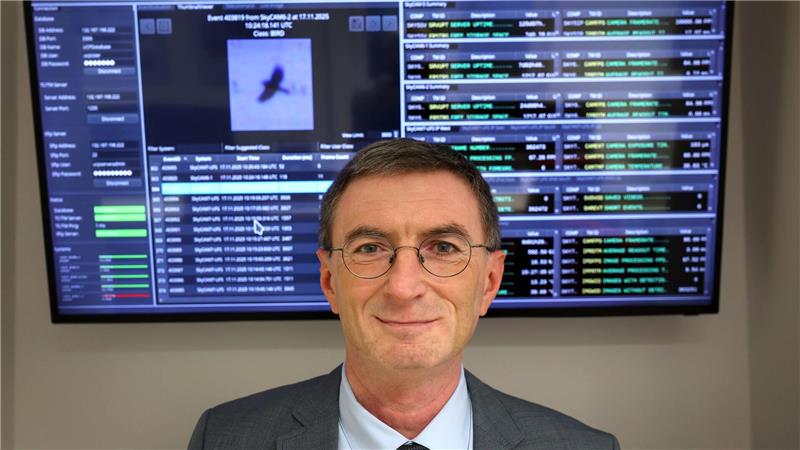 Trau Dich! Wo man unerklärbare Himmelsphänomene melden kann Hakan Kayal hat selbst noch nichts am Himmel entdeckt, was er nicht zuordnen konnte.