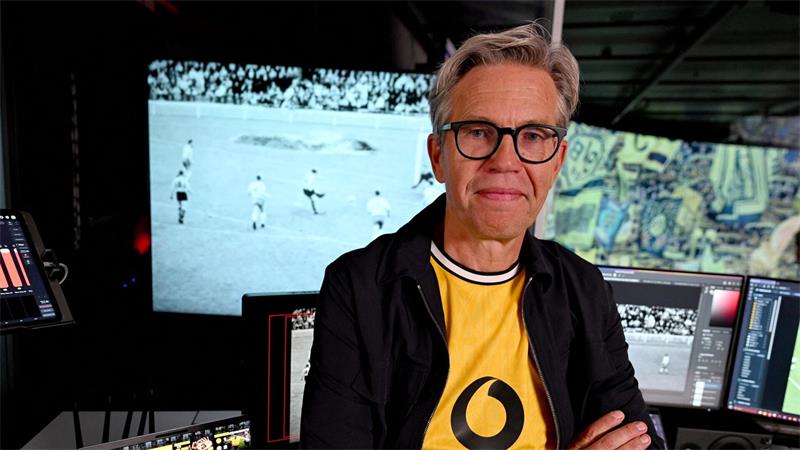Half mit, einen historischen Bundesliga-Moment lebendig werden zu lassen: Vodafone-Deutschland-Chef Marcel de Groot.    