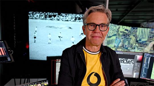 Half mit, einen historischen Bundesliga-Moment lebendig werden zu lassen: Vodafone-Deutschland-Chef Marcel de Groot.    
