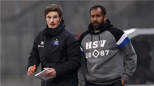 Hamburgs damaliger Trainer Daniel Thioune (r) und der frühere Co-Trainer Merlin Polzin. (Archivbild)