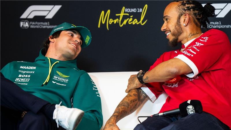 Hamilton (rechts) bei einer Medienrunde im Gespräch mit Lance Stroll.