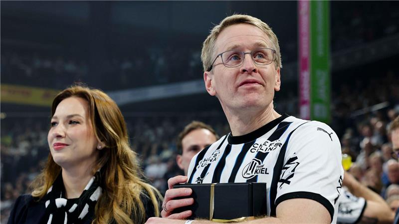 Handball-Fan Daniel Günther bei den Zebras.