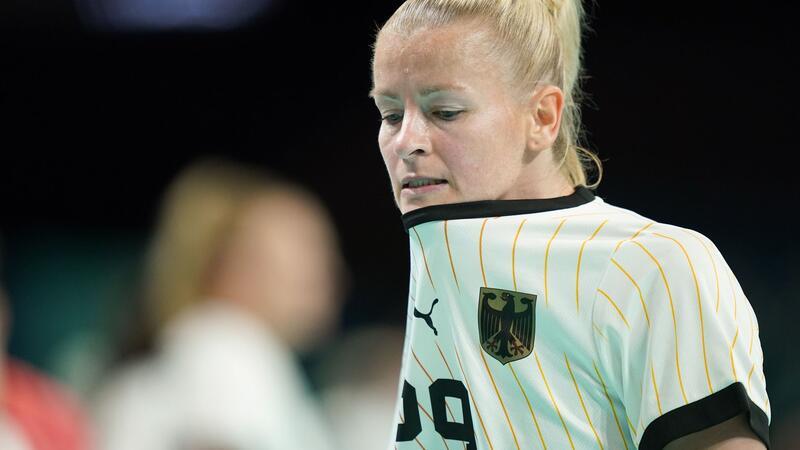 Tränen und Zweifel: Handballerinnen verlieren Olympia-Start Handball-Nationalspielerin Antje Döll weinte nach der Auftaktniederlage.