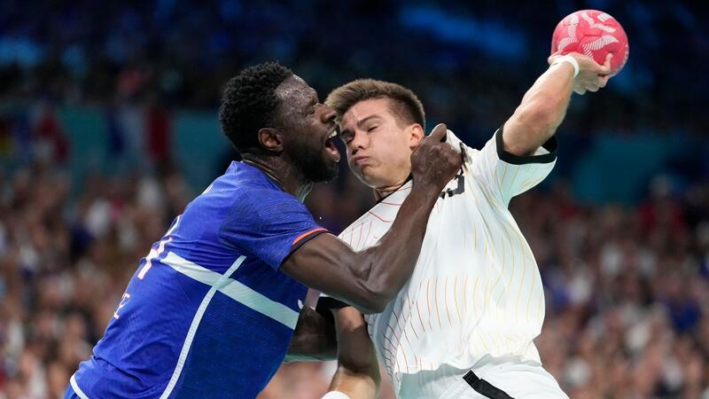 Glücksrausch: Handballer träumen von Medaille Handballer Renars Uscins gehörte auch gegen Frankreich zu Deutschlands besten Spielern.
