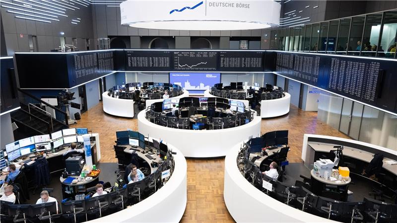 Handelssaal der Deutschen Börse: Trotz vieler Krisen eilt der Dax von Rekord zu Rekord (Archivbild)