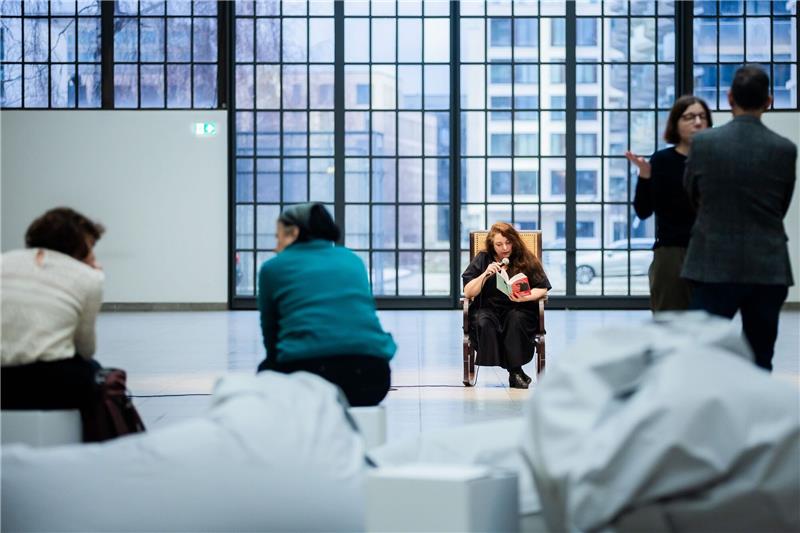 „Demonstration puren Hasses”: Arendt-Lesung abgebrochen Hannah-Arendt-Lesung im Hamburger Bahnhof in Berlin nach propalästinensischem Protest abgebrochen.