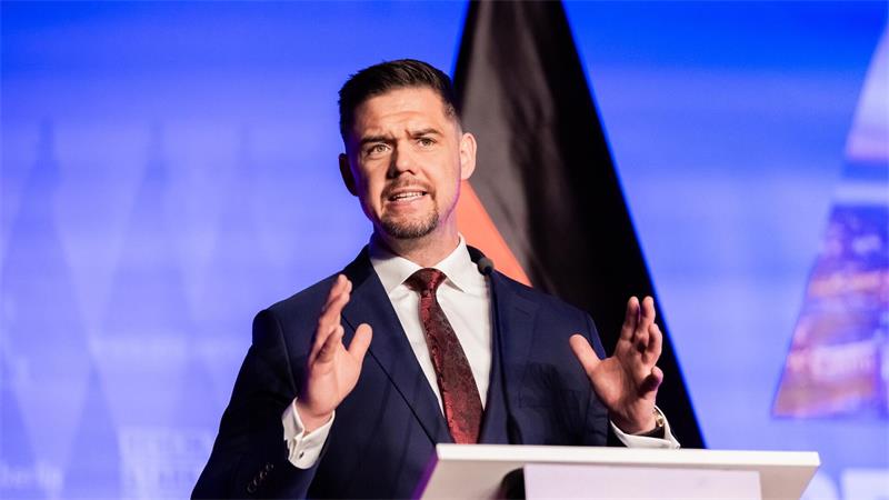 Wie sich die AfD auf eine mögliche Regierung vorbereitet Hannes Gnauck, AfD-Bundestagsabgeordneter und seit Juli auch Bundesschatzmeister der AfD, kümmert sich um die „Schwarz-Rot-Gold-Akademie“ der Partei.