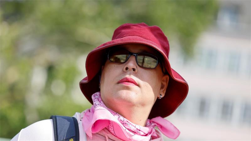 CSD in Köln: Warum „Flirty Flamingo“ auf die Straße geht Hanni ist non-binär und will beim CSD Erreichtes verteidigen.