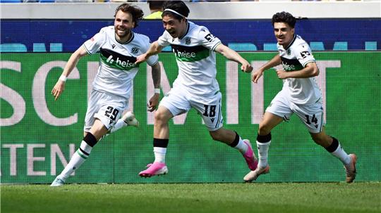 Hannover 96 jubelt in Karlsruhe.