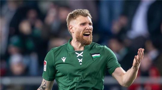 Hannovers Andreas Voglsammer jubelt.