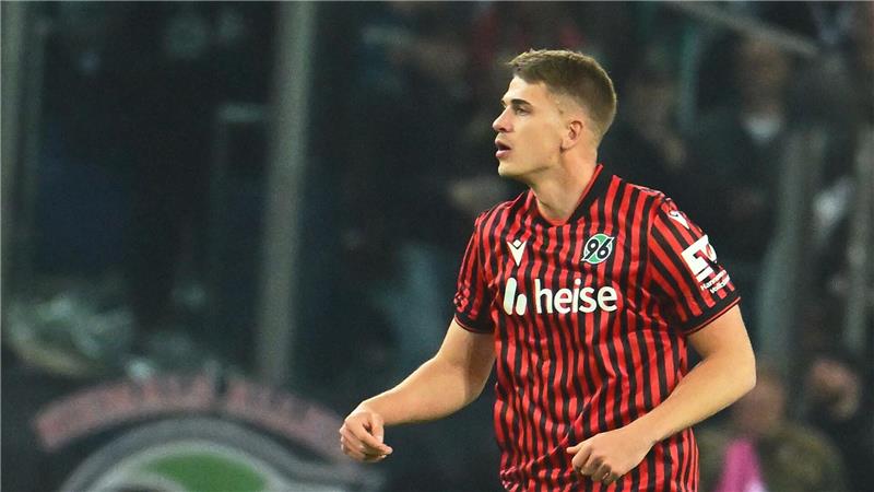 Hannovers Derby-Held Maik Nawrocki.