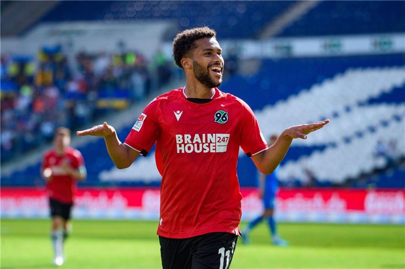 Hannovers Linton Maina wechselt zum  1. FC Köln.