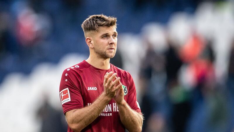 Füllkrug und Joselu: Bis ins Champions-League-Finale Hannovers Niclas Füllkrug steht nach dem Spiel auf dem Platz.