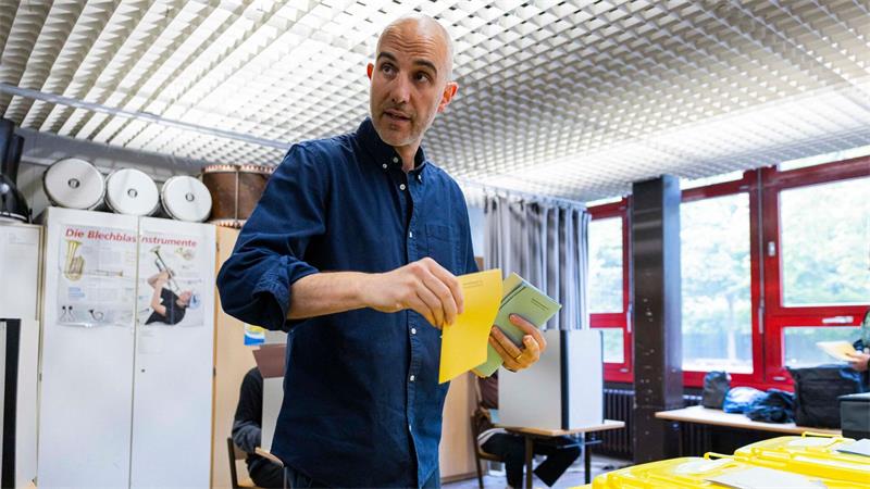 Hannovers Oberbürgermeister Belit Onay (Grüne) liegt vorn, muss aber wohl in eine Stichwahl.