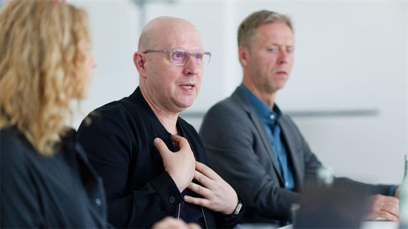 Hannovers Regionsrat Jens Palandt erzählt, wie er dem Jugendamt die schreckliche Nachricht übermitteln musste.