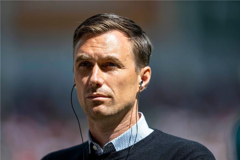 Mann über Darmstadt-Aufstieg: „Sollen zu Hause feiern” Hannovers Sportdirektor Marcus Mann gibt vor dem Spiel ein Interview.