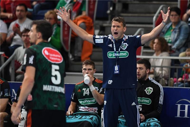 Hannovers Handballer scheitern im Pokal-Viertelfinale Hannovers Trainer Christian Prokop gestikuliert.
