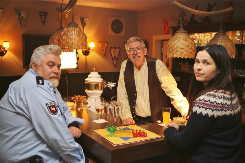 St. Andreasberg: Wo der „Harte Brocken“ wirklich spielt Hans-Günter Schärf als Toni mit Frank Koops im „Schöckinger“. Archivfoto: Jung