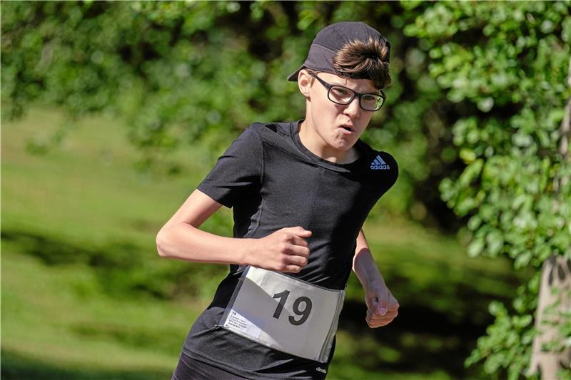 Hans Kobmann vom MTV Jahn Schladen gewinnt den Schülerlauf über 1,2 Kilometer. Foto: Drechsler