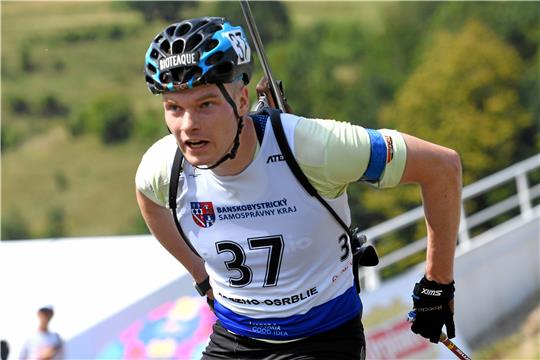 Hans Köllner, hier bei der Sommerbiathlon-WM in der Slowakei, bleibt im Sprint als einziger der 50 Starter ohne Fehlschuss. Foto: Deubert
