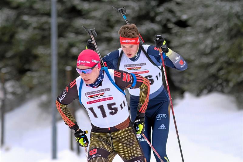Biathlon: Riethmüller verpasst Auftakt des IBU-Cups Hans Köllner (vorn) startet auch in diesem Winter im IBU-Junior-Cup und will zur WM nach Kasachstan.
