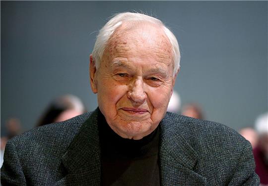 Hans Modrow, ehemaliger SED-Politiker und Delegierter der Linkspartei, starb in der Nacht zum 11.02.2023 im Alter von 95 Jahren, wie die Linksfraktion im Bundestag mitteilte.