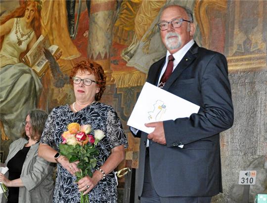 Hans-Peter Dreß hört im Sommer 2025 als RG-Direktor auf. Das Bild zeigt ihn bei einer Abiturentlassfeier in der Kaiserpfalz mit Goslars Bürgermeisterin Renate Lucksch (SPD), die im Landkreis den Schulausschuss leitet.