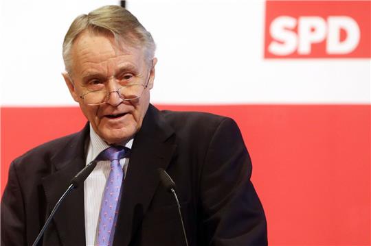 Hans-Ulrich Klose im Februar 2013 auf dem Landesparteitag der Hamburger SPD.