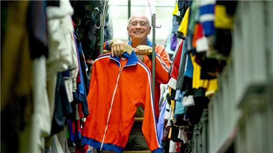 Happy End: Alfons hat „seine“ zweite Trainingsjacke gefunden.