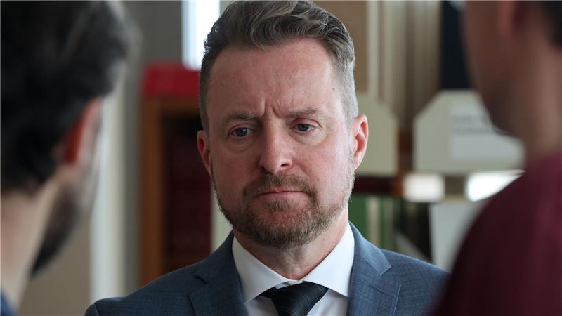 Harald Nowack, Oberstaatsanwalt und Pressesprecher der Staatsanwaltschaft Rostock, unterrichtete die Öffentlichkeit über die Anklage. 