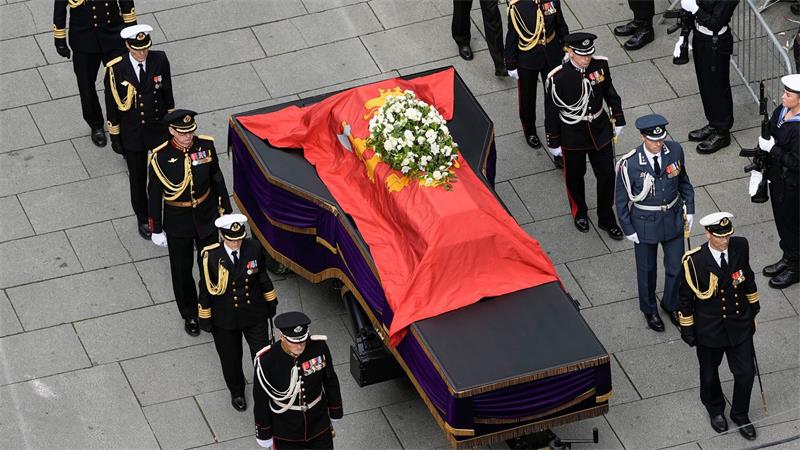 „Takk“: Tränenreicher Abschied von König Harald in Oslo Harald V. hat seine letzte Reise angetreten.
