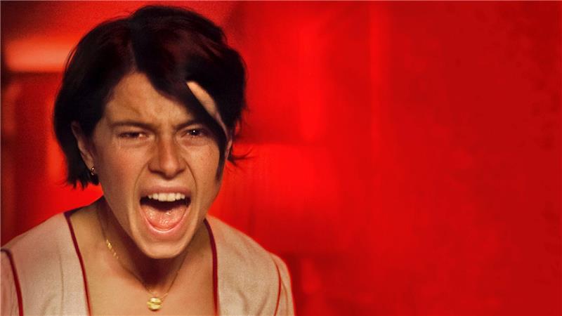 Eine Frau und viele gruselige Männer - der Horrorfilm „Men“ Harper (Jessie Buckley) schlägt zurück.