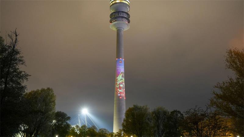 Harry-Kane-Projektion auf dem Olympiaturm.