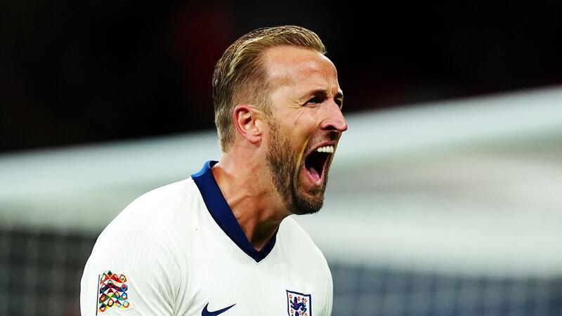 Harry Kane bejubelt eines seiner zwei Tore im 100. Länderspiel.