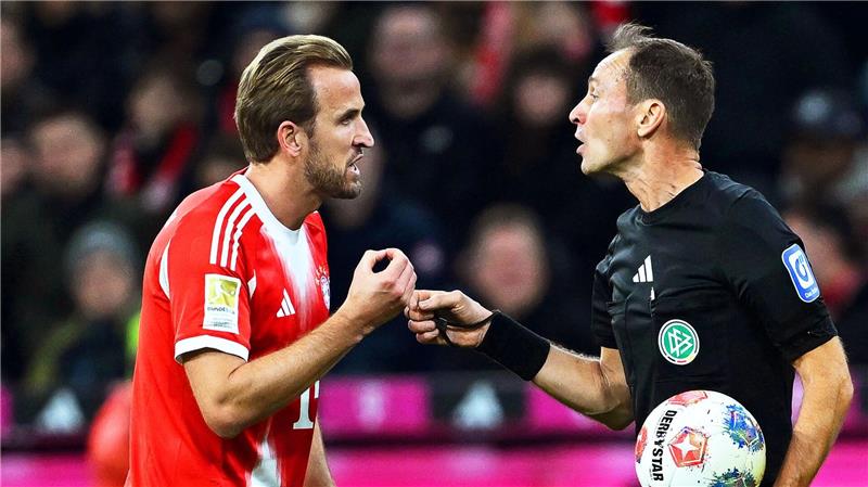 „Wichtiger Sieg“: Bayern schlägt BVB im Topspiel Harry Kane (l) war im Duell gegen den BVB überall im Einsatz.