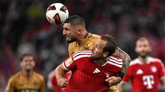 Harry Kane (vorne) in Aktion gegen Stuttgart. 