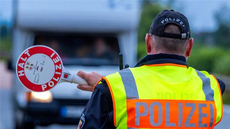 Unfallforscherin: „Verkehrstote gehen uns alle an“ Hart aber gerecht: Punkte in Flensburg sollen für mehr Sicherheit im Straßenverkehr sorgen. (Archivbild)