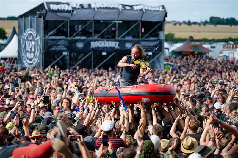 Harte Klänge und 25.000 Fans beim Rockharz.