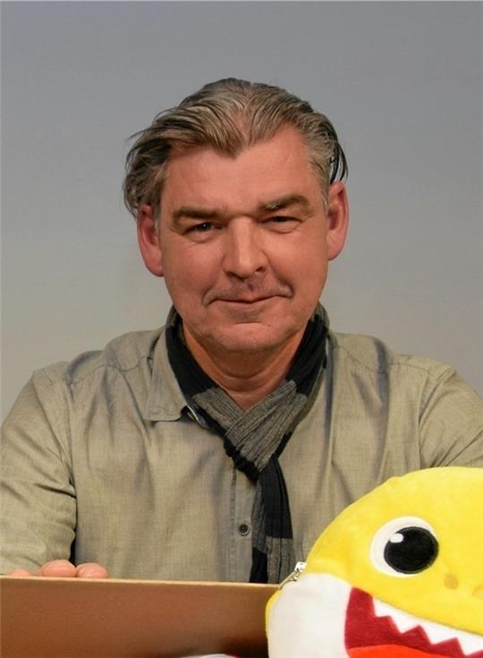 Hartmut Richter (li.) und Jens Fiebig möchten mit der Kinder- und Jugendstiftung Langelsheim Willkommenspakete für Mädchen und Jungen aus der Ukraine schnüren.