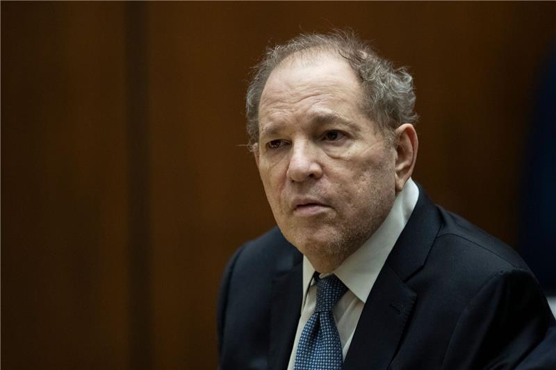Keine Gnade: Weitere 16 Jahre Haft für Weinstein Harvey Weinstein plädiert weiter auf unschuldig und bittet um Gnade.
