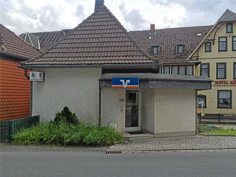 Harzer Volksbank in Schierke: In der einstigen Filiale befindet sich heute nur noch ein Bank-Automat.