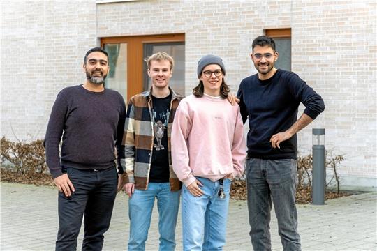 Hasan Tarab, Sören Fischer, Tjalf-Bjarne Scharnweber und Johannes Martirosjan studieren Informationstechnologie und Design an der TH Lübeck und haben das Online-Portal für den Schreibwettbewerb entwickelt.  Foto: Privat
