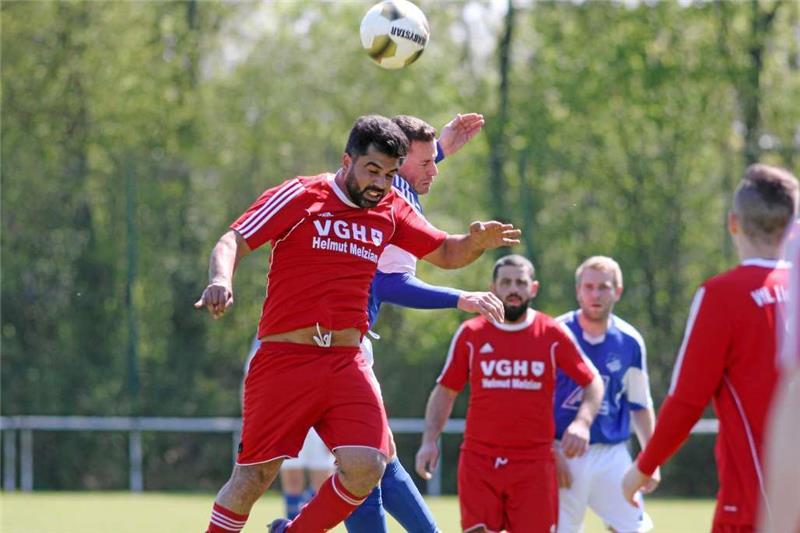 Hasim Gökden (li.) und der VfL Liebenburg mussten sich in Othfresen mit 0:2 geschlagen geben. Foto: Gietemann