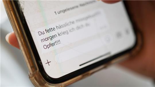 Hassbotschaften und Demütigungen können für die Betroffenen massive Folgen haben. (Symbolbild)