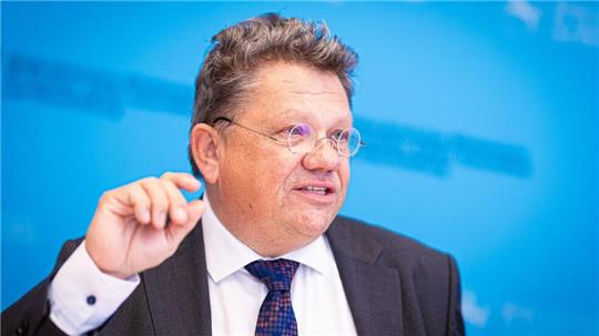 Hat Fördermittelbescheide in Höhe von insgesamt 46 Millionen Euro für Neu- und Umbaumaßnahmen an fünf Kliniken ausgestellt - Niedersachsens Gesundheitsminister Philippi. (Archivbild)