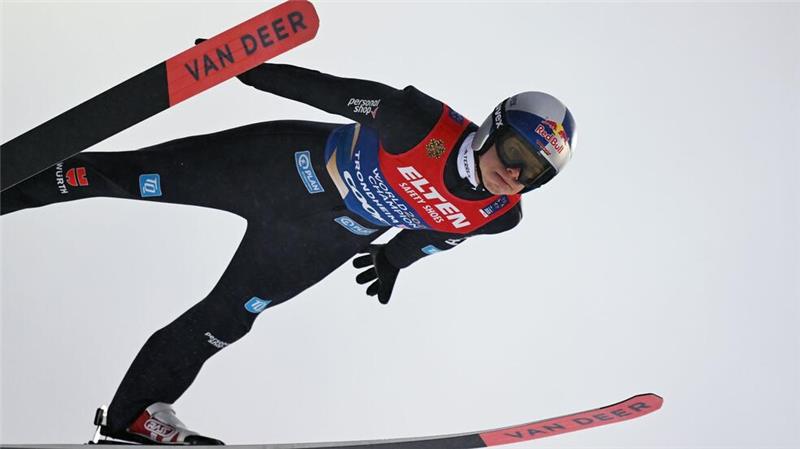 „Holzmedaille“ im Regen: Deutsche Mixed-Serie bei WM beendet Hat auf der großen Schanze teilweise Probleme: Olympiasieger Wellinger.