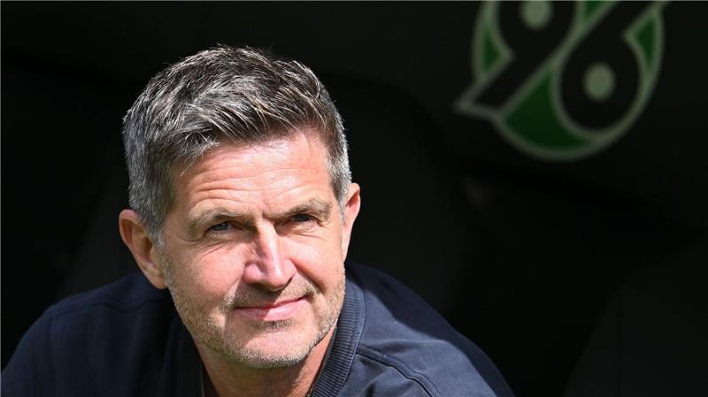 Hat den ersten Neuzugang geholt: Hannovers Sportdirektor Ralf Becker.