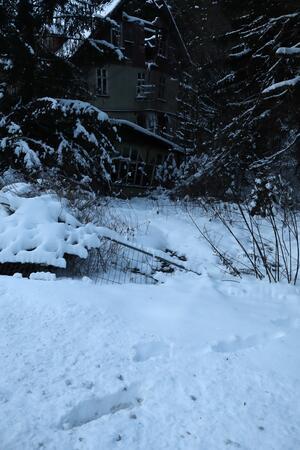 Schuhabdrücke im Schnee.
